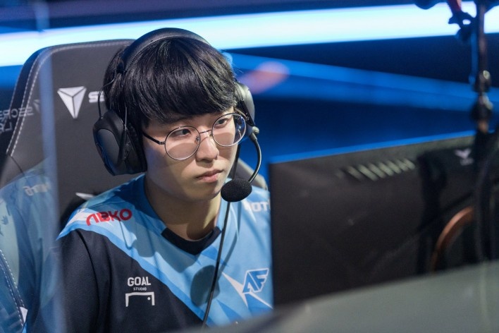 与纽卡斯尔 与纽卡斯尔